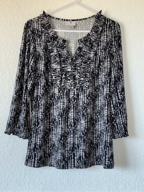 Worthington Stretch Ruffle Neck Blouse L
Black White Abstract Pattern 3/4 sleeve